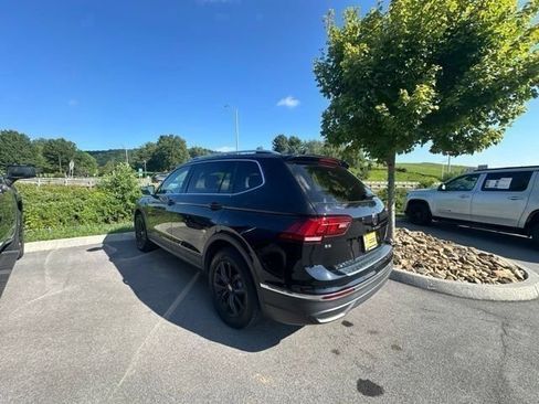 Used 2024 Volkswagen Tiguan SE w/ Panoramic Sunroof Package AWD/4WD image 26