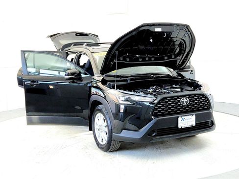 Used 2023 Toyota Corolla Cross LE w/ Moonroof Package image 9