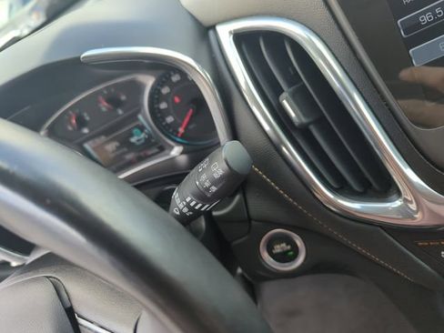 Used 2018 Chevrolet Equinox Premier FWD image 23