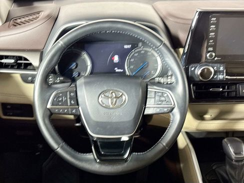 Used 2021 Toyota Highlander XLE image 13