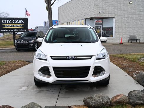 Used 2016 Ford Escape Titanium image 2