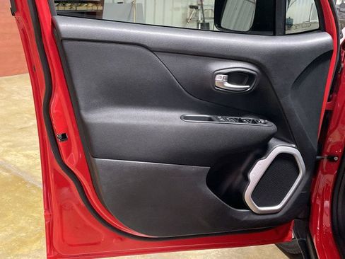 Used 2021 Jeep Renegade Sport image 13