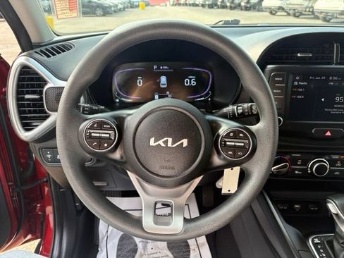 Used 2025 Kia Soul LX FWD image 15