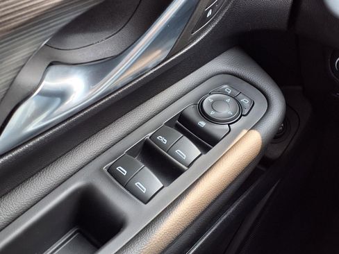 Used 2022 GMC Terrain SLT w/ Elevation Edition image 22