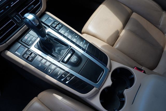 Used 2020 Porsche Macan AWD/4WD image 34