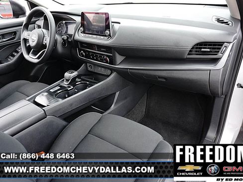 Used 2024 Nissan Rogue S FWD image 8