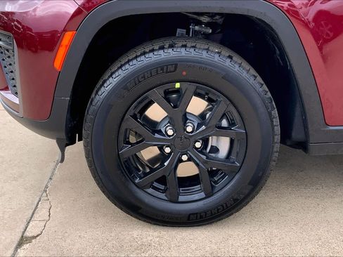 New 2026 Jeep Grand Cherokee L Laredo Altitude image 11