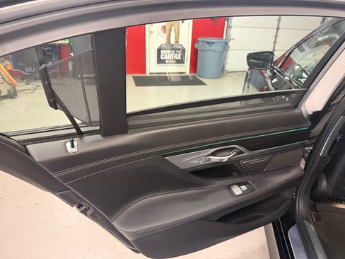 Used 2017 BMW 750i xDrive image 35