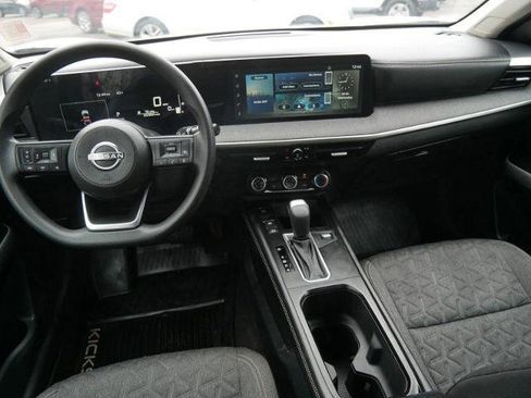 Certified 2025 Nissan Kicks SV AWD/4WD image 13