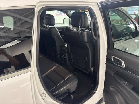 Used 2019 Jeep Grand Cherokee Limited AWD/4WD image 22