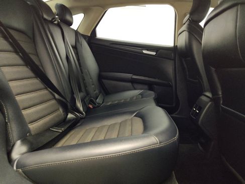 Used 2018 Ford Fusion SE w/ Equipment Group 201A FWD image 19