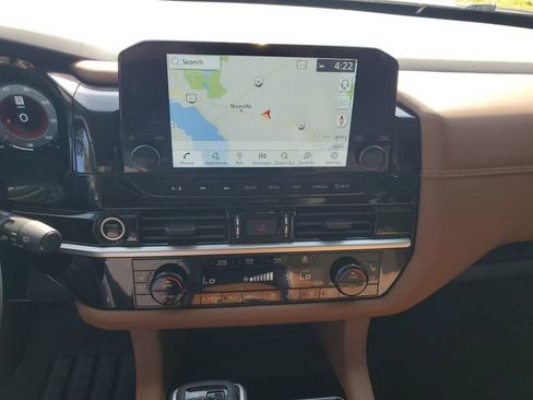 Used 2024 Nissan Pathfinder Platinum FWD image 16