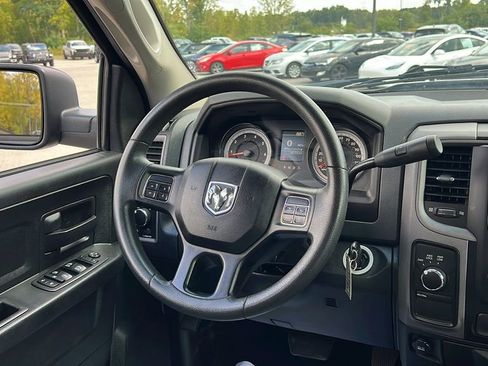 Used 2018 RAM 1500 ST w/ SXT Appearance Group AWD/4WD image 13