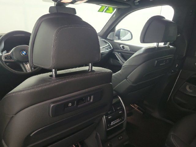 Used 2021 BMW X7 M50i w/ Executive Package AWD/4WD image 14