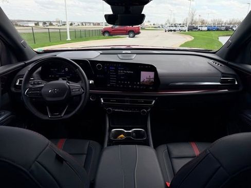 Used 2024 Chevrolet Traverse RS image 6