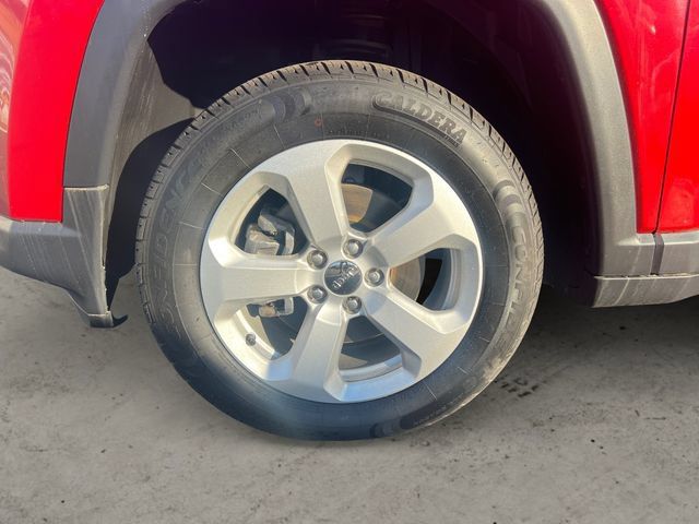 Used 2018 Jeep Compass Latitude w/ Popular Equipment Group AWD/4WD image 9