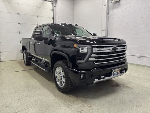 Used 2024 Chevrolet Silverado 2500 High Country w/ High Country Premium Package image 2