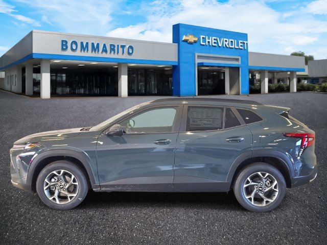 New 2026 Chevrolet Trax LT w/ Driver Confidence Package FWD image 2