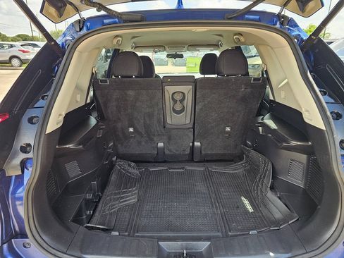 Used 2018 Nissan Rogue SV w/ Premium Package FWD image 7