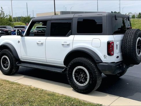 Used 2025 Ford Bronco Outer Banks w/ Sasquatch Package AWD/4WD image 2