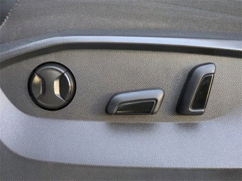 Used 2022 Volkswagen Tiguan SE R-Line image 23