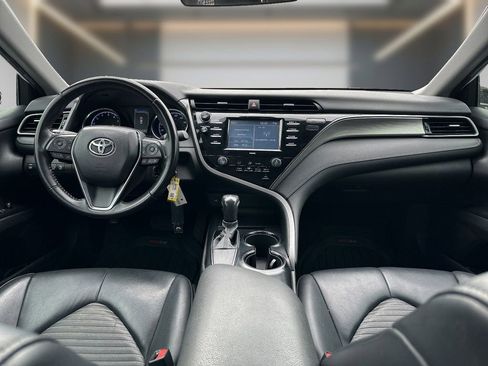 Used 2020 Toyota Camry SE image 9