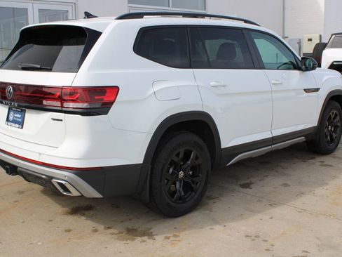 Certified 2025 Volkswagen Atlas Peak Edition SE AWD/4WD image 6