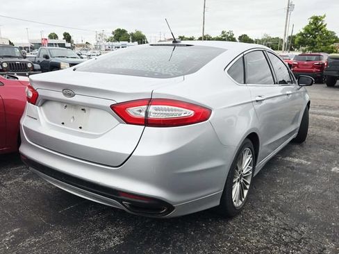 Used 2014 Ford Fusion SE w/ Equipment Group 202A FWD image 3