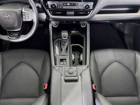 Used 2024 Toyota Grand Highlander FWD image 16