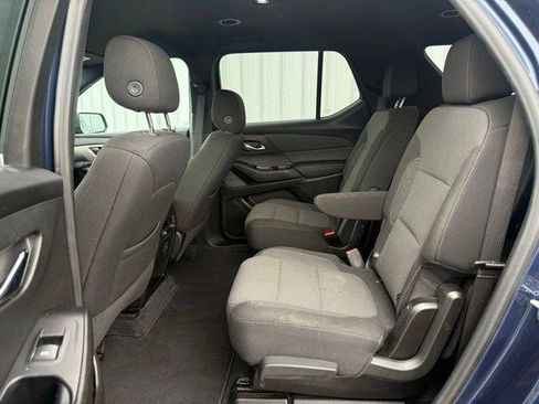 Used 2023 Chevrolet Traverse LT FWD image 5