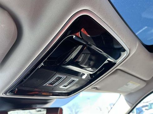 Used 2018 Land Rover Range Rover Velar S image 20