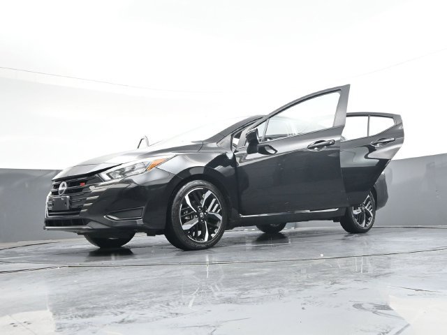 Used 2024 Nissan Versa SR FWD image 44