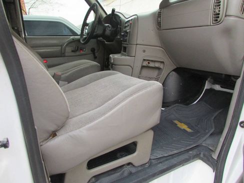 Used 2004 Chevrolet Astro RWD image 18