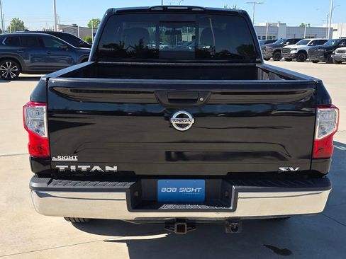 Used 2017 Nissan Titan SV RWD image 4