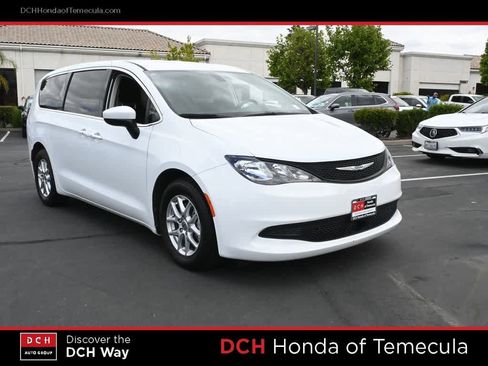 Used 2022 Chrysler Voyager LX FWD image 3