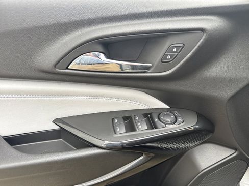 Used 2025 Chevrolet Trax LT image 7