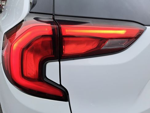 Used 2018 GMC Terrain Denali w/ Advanced Safety Package image 33