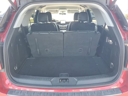 Certified 2024 Ford Explorer XLT w/ Equipment Group 202A RWD image 7