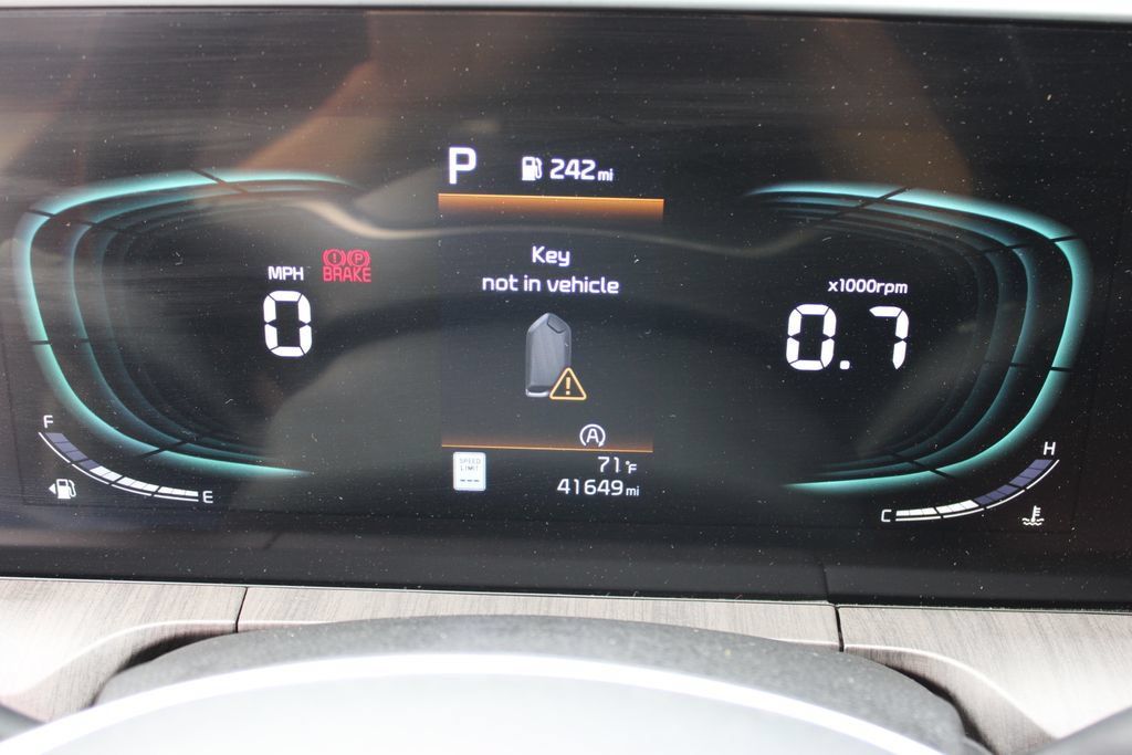 Used 2023 Kia Telluride EX w/ EX Captain's Chair Package AWD/4WD image 15