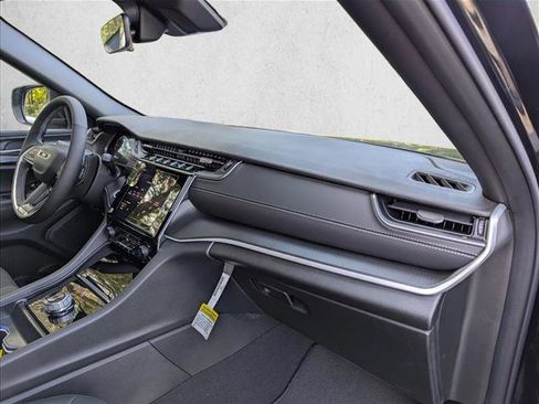 New 2025 Jeep Grand Cherokee Laredo X w/ Luxury Tech Group I image 28