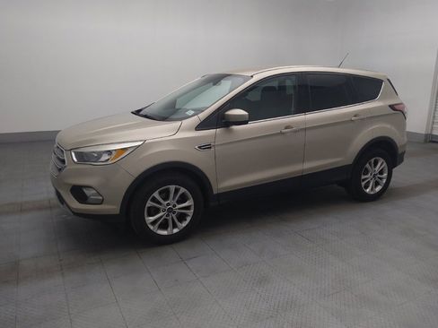 Used 2017 Ford Escape SE FWD image 2