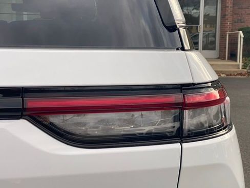 New 2025 Jeep Grand Cherokee Laredo w/ Luxury Tech Group I image 14