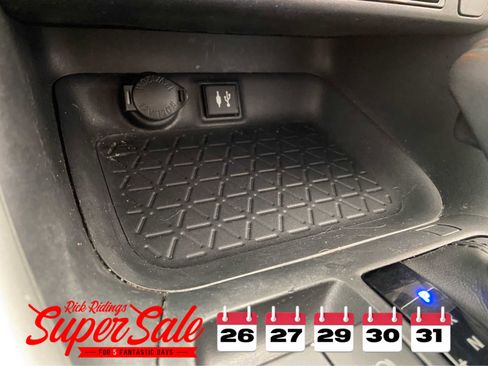 Used 2019 Toyota RAV4 XLE Premium image 33