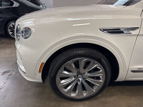 Used 2023 Bentley Bentayga Extended Wheelbase AWD/4WD image 5