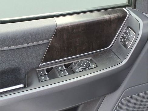 Used 2021 Ford F150 Lariat w/ Trailer Tow Package image 18