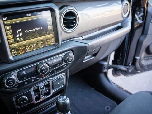 Used 2018 Jeep Wrangler Unlimited Sahara w/ Uconnect 4C Nav & Sound Group image 22