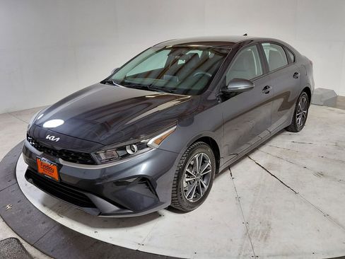 Used 2024 Kia Forte LXS w/ LXS Technology Package image 3