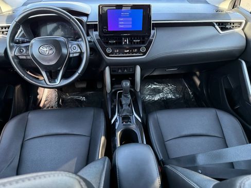 Used 2025 Toyota Corolla Cross XLE FWD image 28