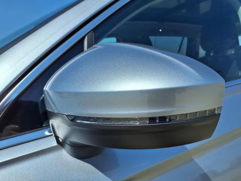 Used 2021 Volkswagen Tiguan SEL w/ 2-Row Tiguan MDO Package image 35