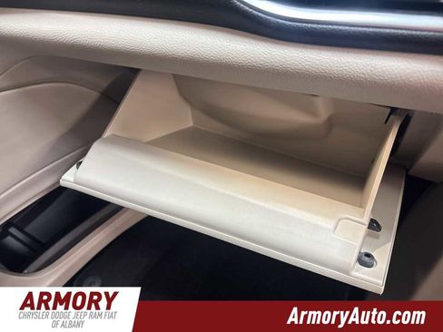 Used 2023 Chrysler Pacifica Limited image 37